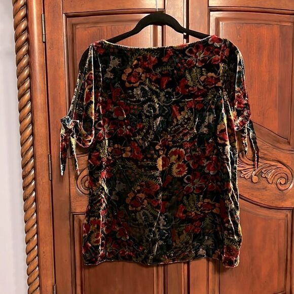 Loft velvet flowered top- size M - Picture 5 of 6